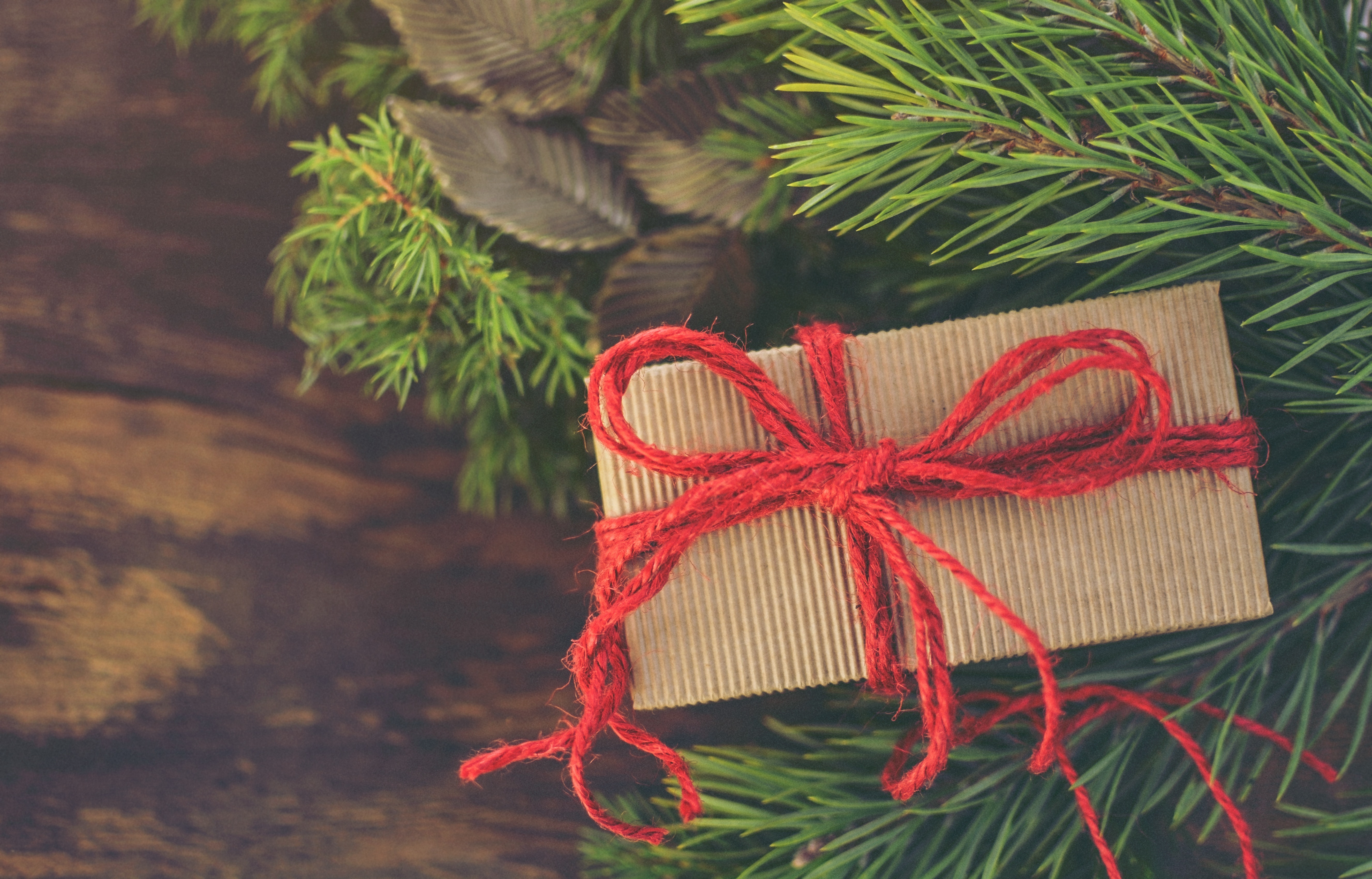 Goed verpakt kerstspullen opruimen